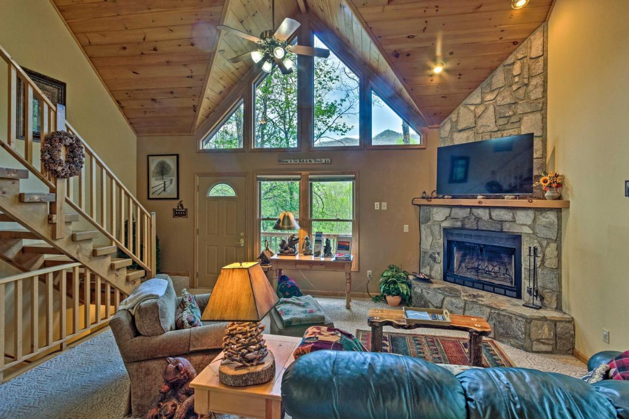 Spacious Maggie Valley Cabin With Hot Tub And Mtn View Exterior photo