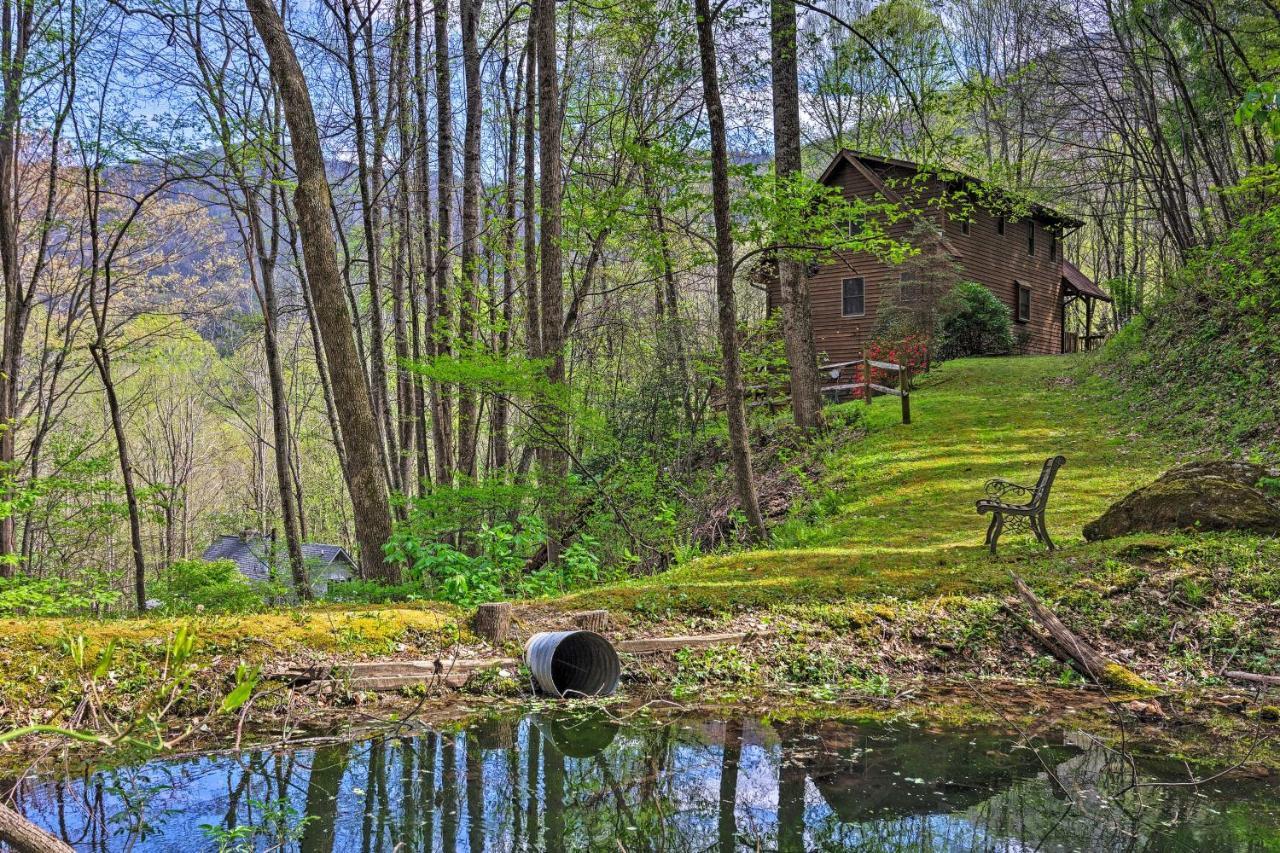 Spacious Maggie Valley Cabin With Hot Tub And Mtn View Exterior photo