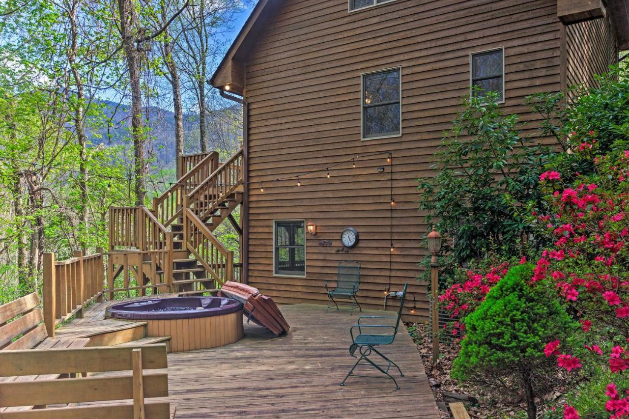 Spacious Maggie Valley Cabin With Hot Tub And Mtn View Exterior photo